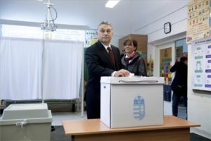 Orbán szavaz, aztán alkotmányt módosít Fotó: MTI