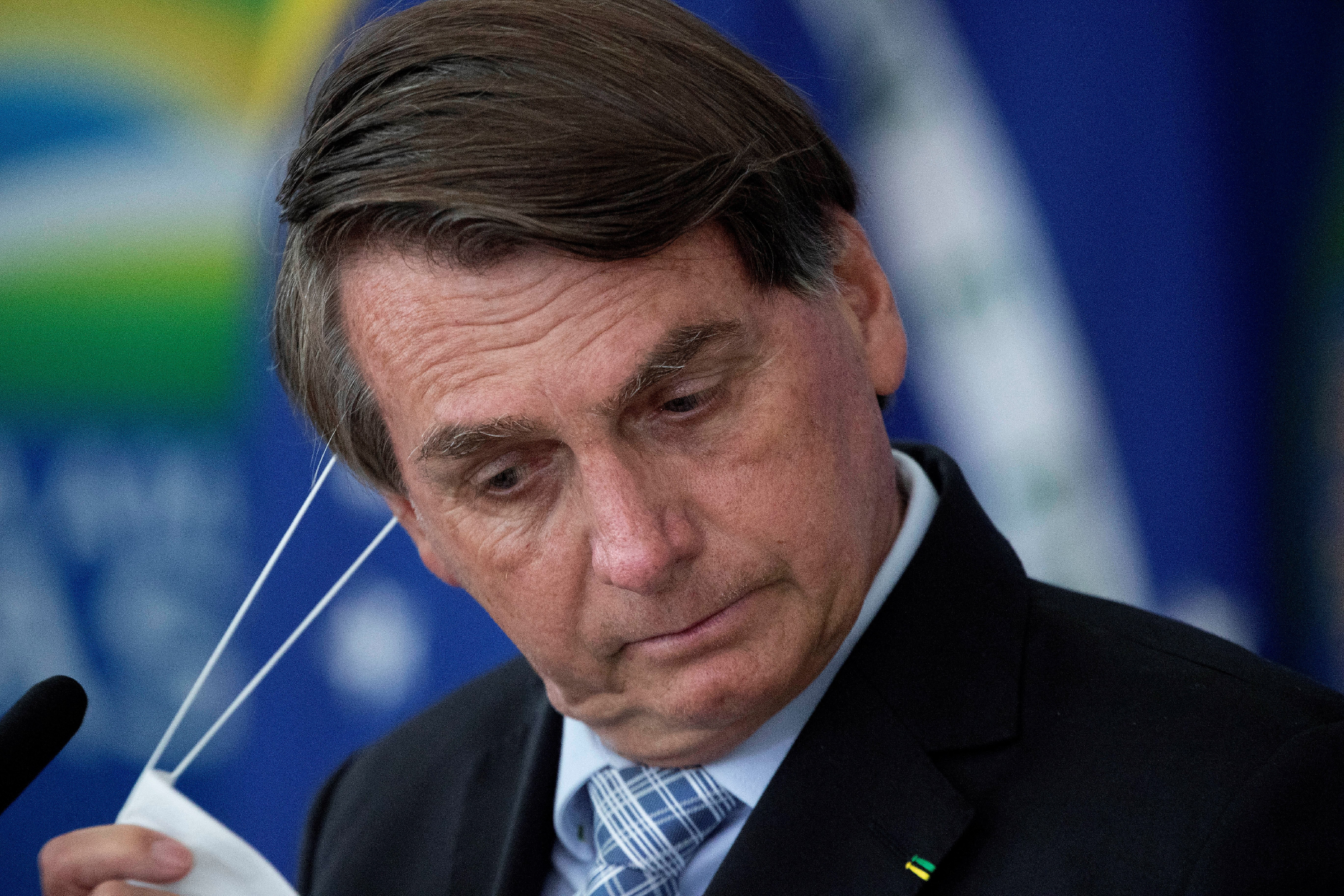 Nem tudja abbahagyni a csuklást a brazil elnök, kórházba vitték