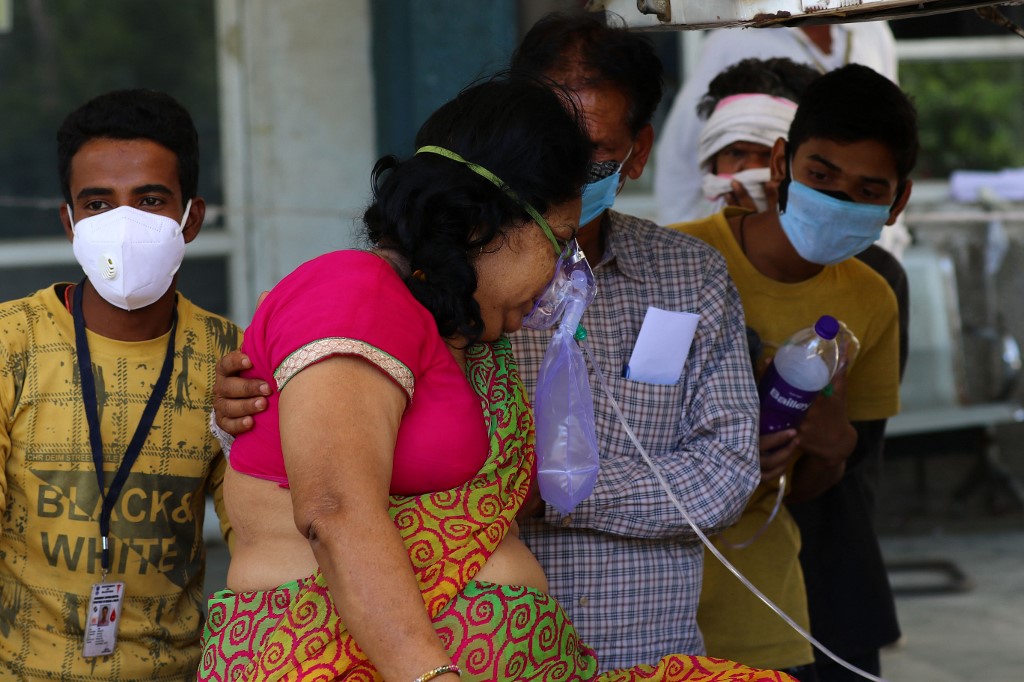 India: Ellátatlanul fulladnak meg a covidos betegek