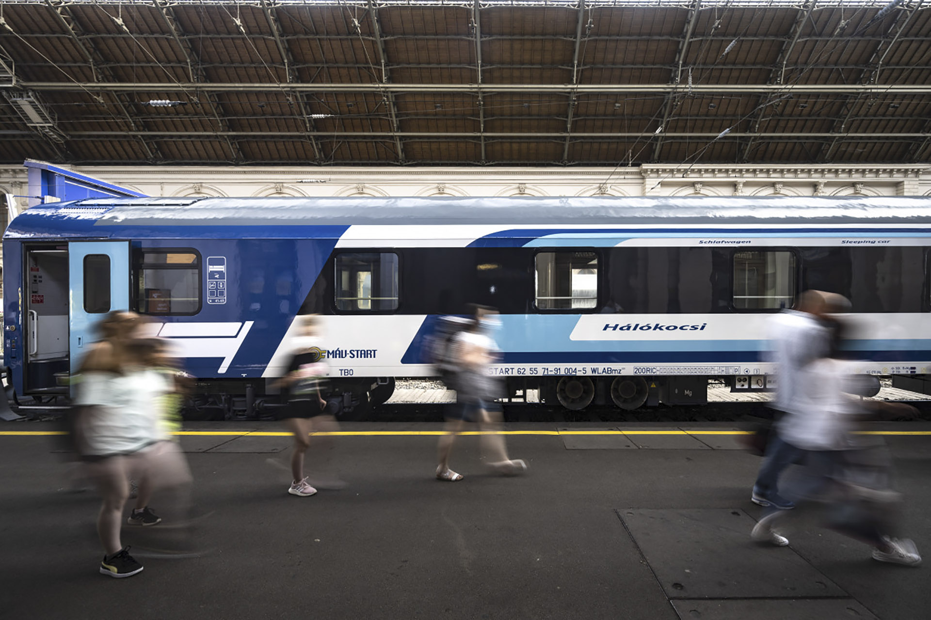 A közlekedési államtitkár szerint nincs létszámhiány a MÁV-nál, és átlagosan 6 percet késnek a vonatok 