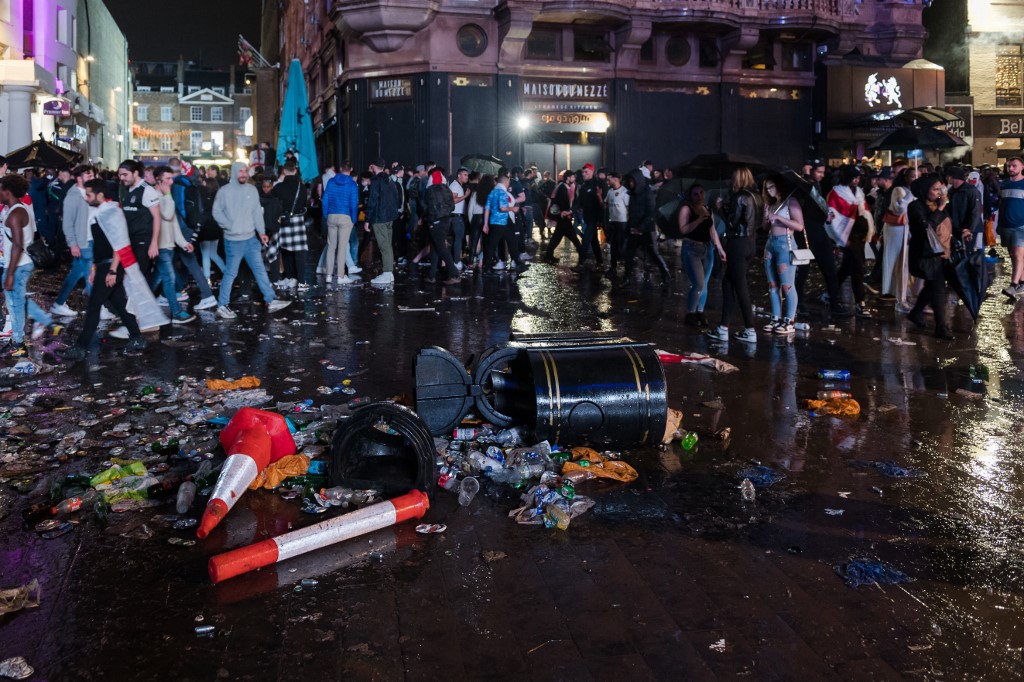 Szigorú büntetést kapnak a londoni balhézók 