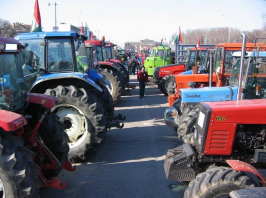 Gazdatüntetés: augusztus 20-án traktorok foglalják el az alsó rakpartot
