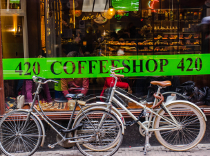 Kitiltaná a fűturistákat a kávéházakból Amszterdam polgármestere