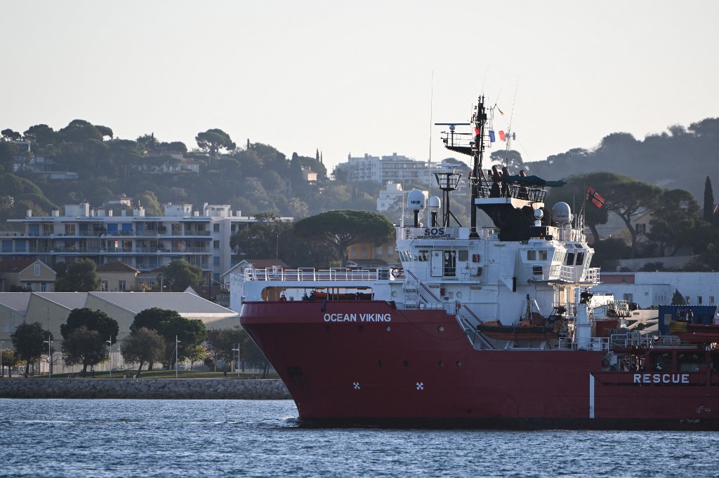 Kikötött Franciaországban az Olaszország által kiutasított mentőhajó