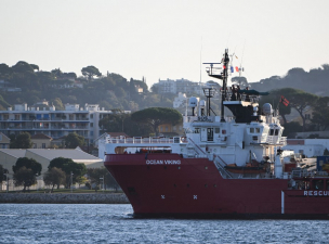 Kikötött Franciaországban az Olaszország által kiutasított mentőhajó