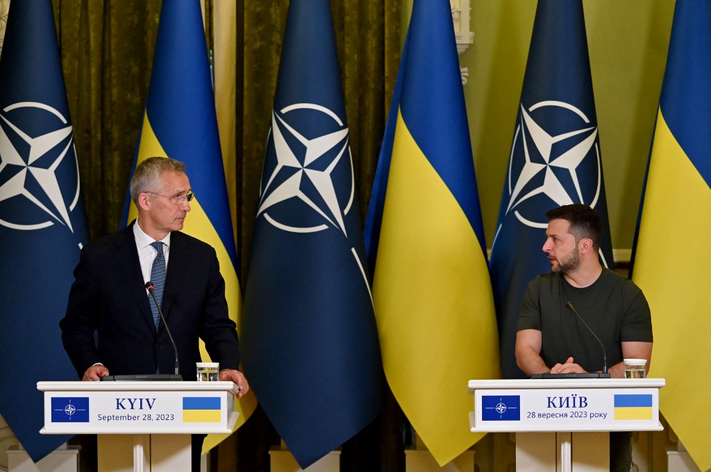 Váratlanul Kijevbe látogatott a NATO-főtitkár