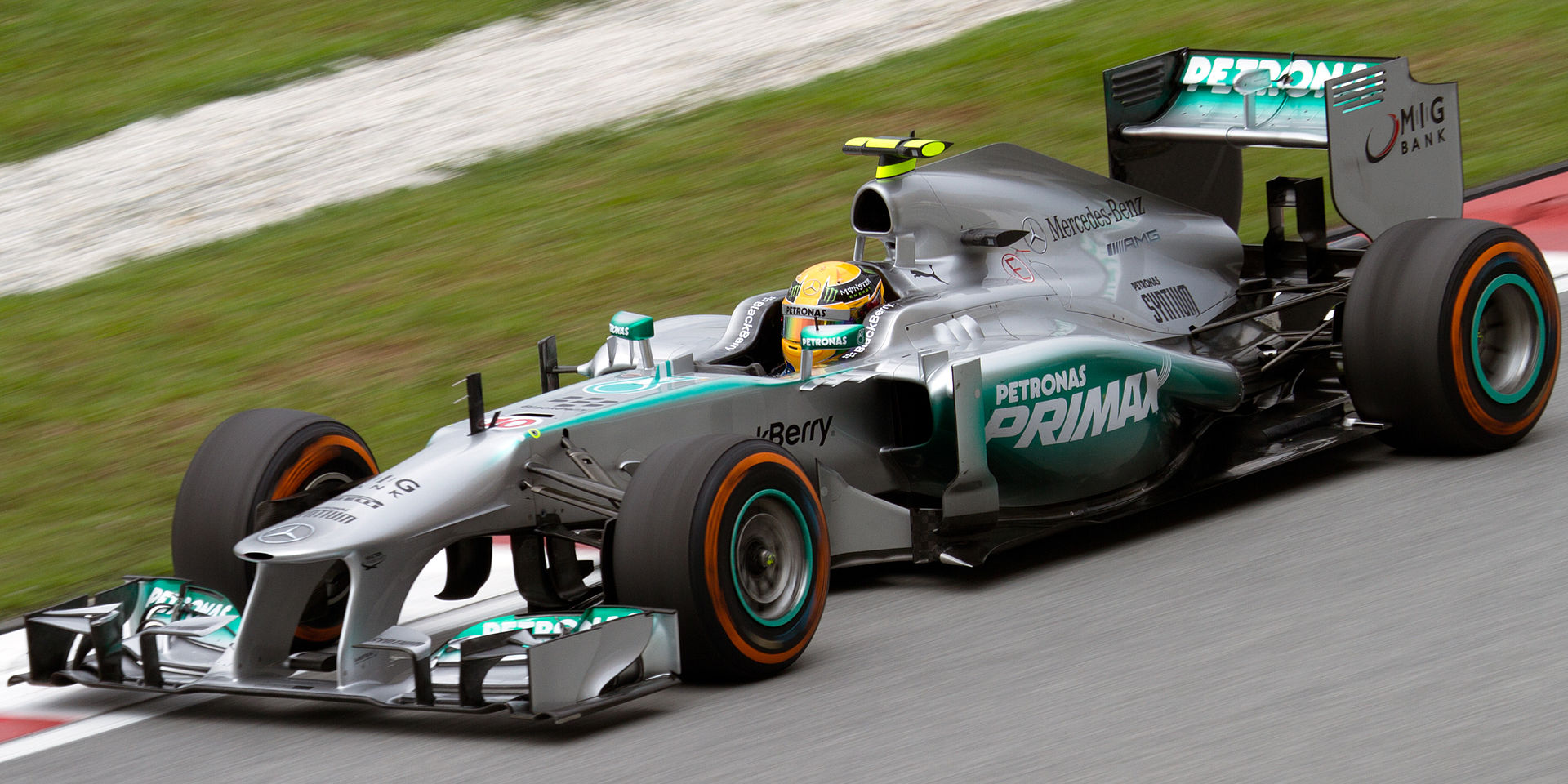 Potom 6,7 milliárd forintért kelt el Hamilton 2013-as Mercedese