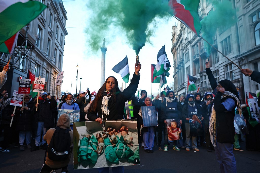 Tízezrek gyűltek össze Londonban a palesztinpárti tüntetésen