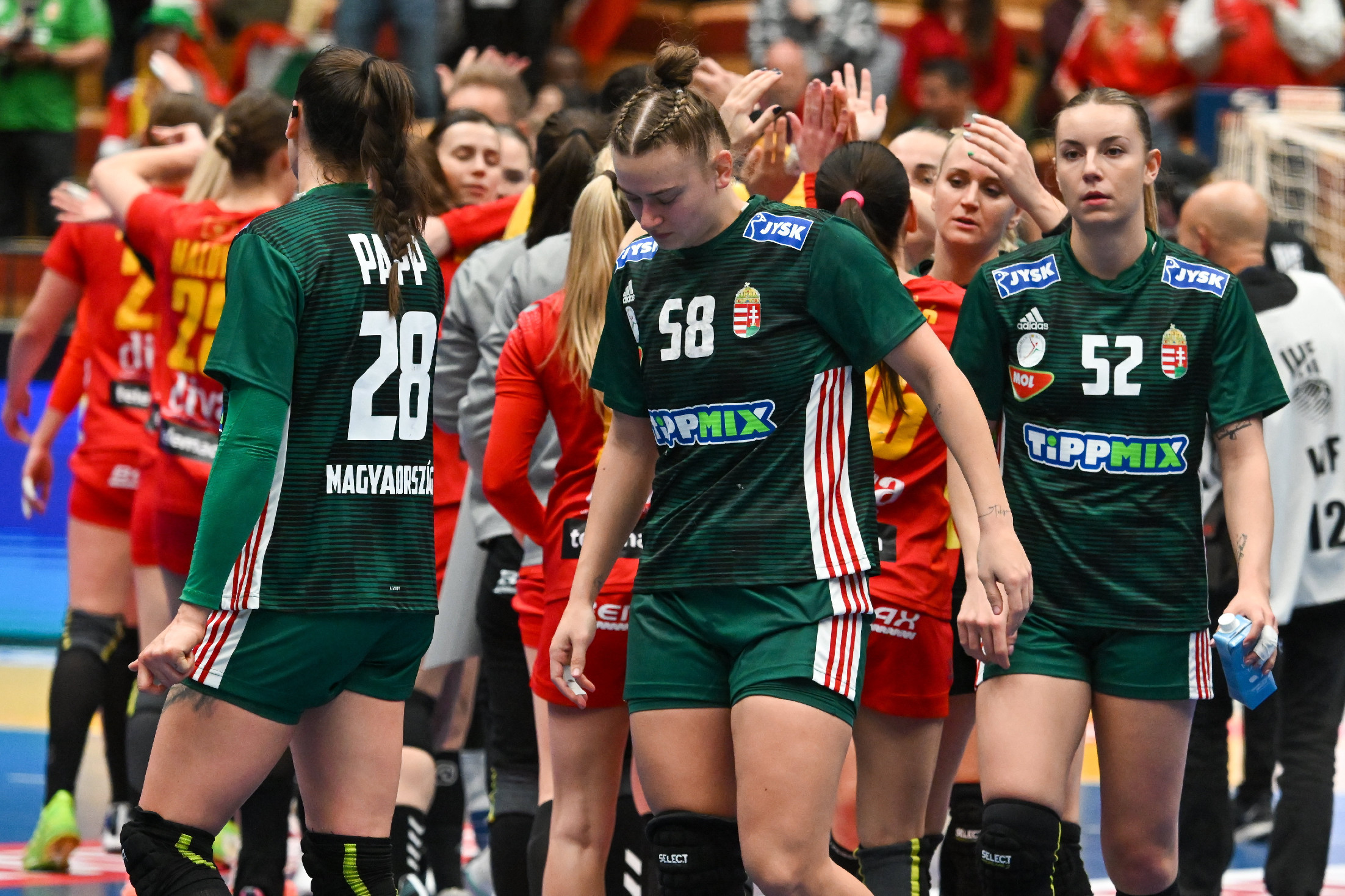 Női kézilabda-vb: Kikaptunk Montenegrótól, két pontot viszünk a középdöntőbe