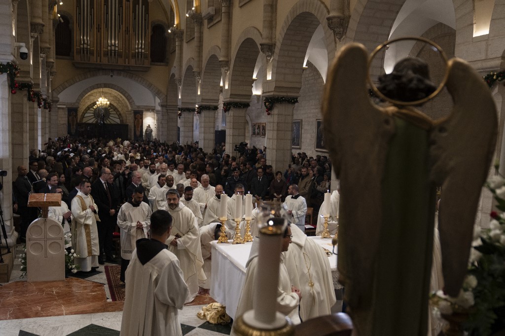 A latin pátriárka a háború befejezését sürgette az éjféli misén Betlehemben