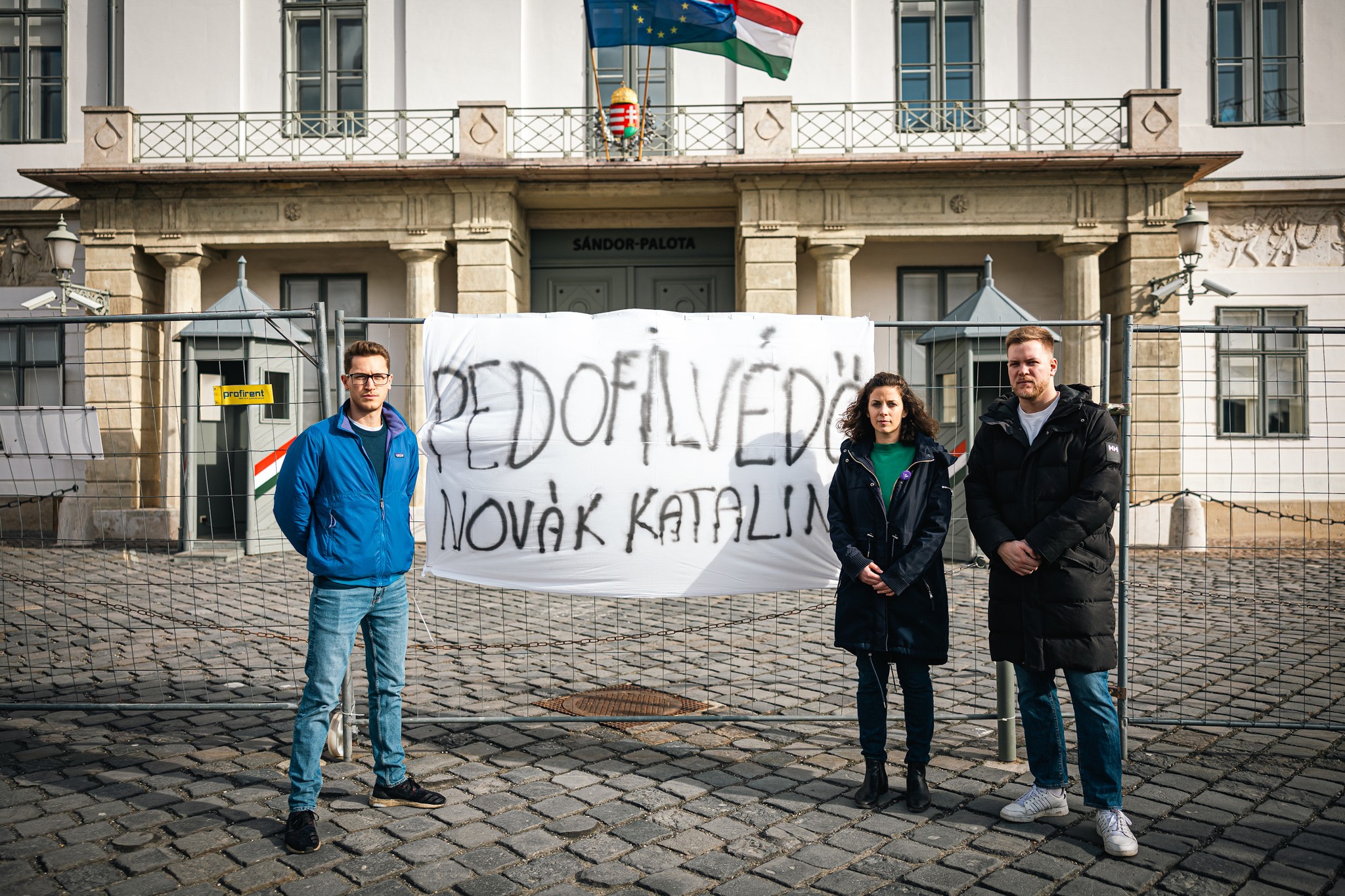 Erdélybe menekülhetett a Novák Katalin által felmentett bicskei tanár