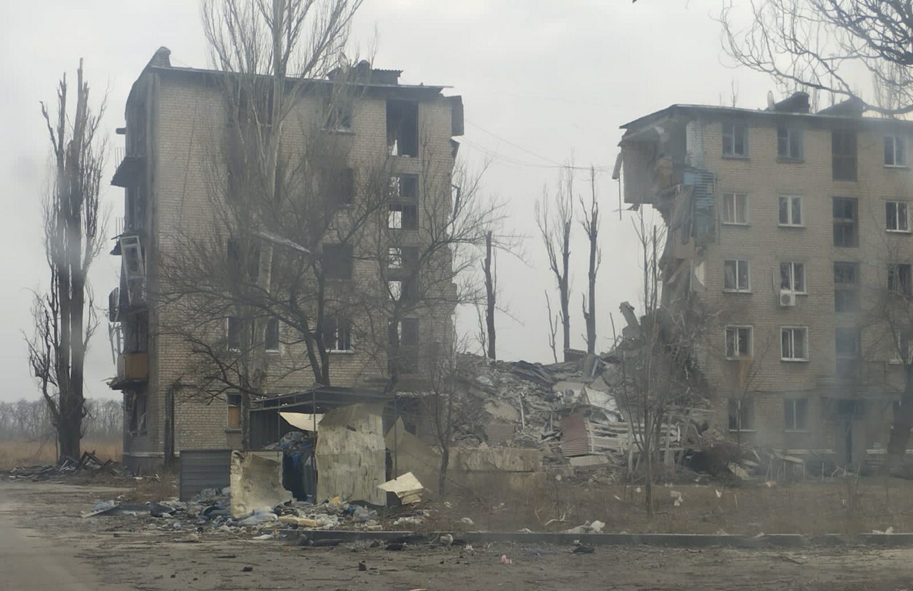 Szétbombázta és elfoglalta Avdijivkát az orosz hadsereg