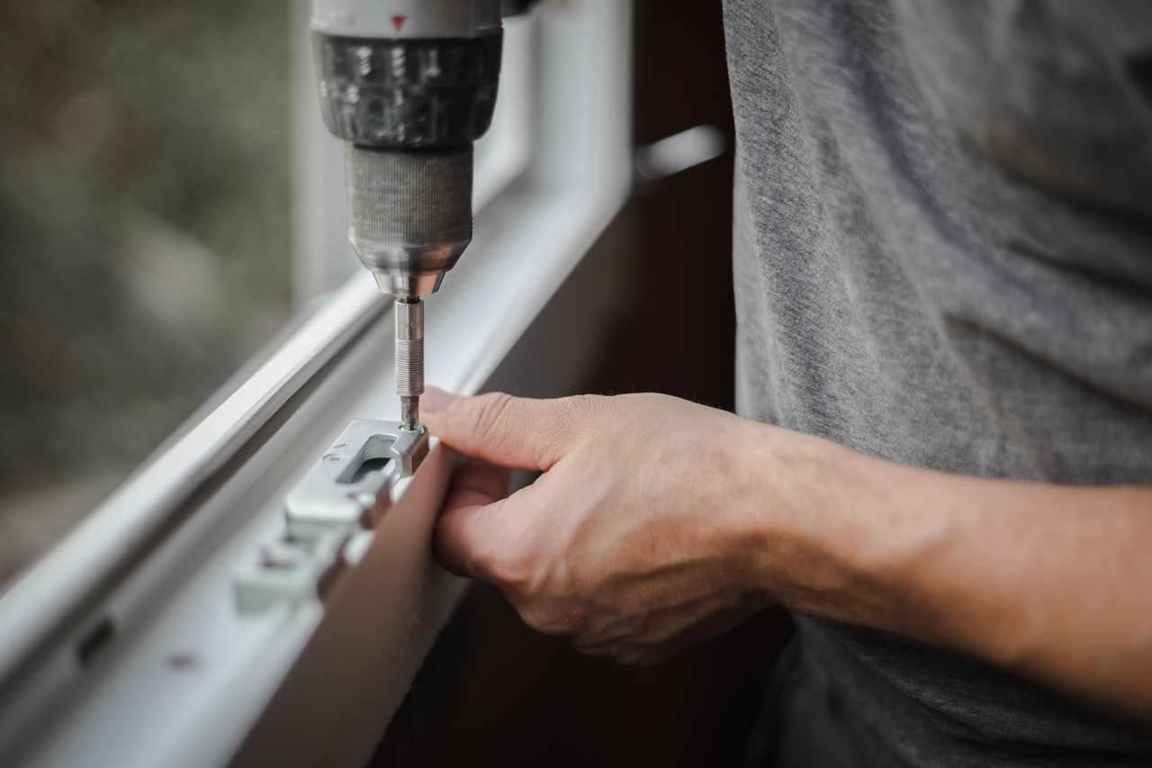Költséghatékony megoldás a műanyag ablak javítás házilag