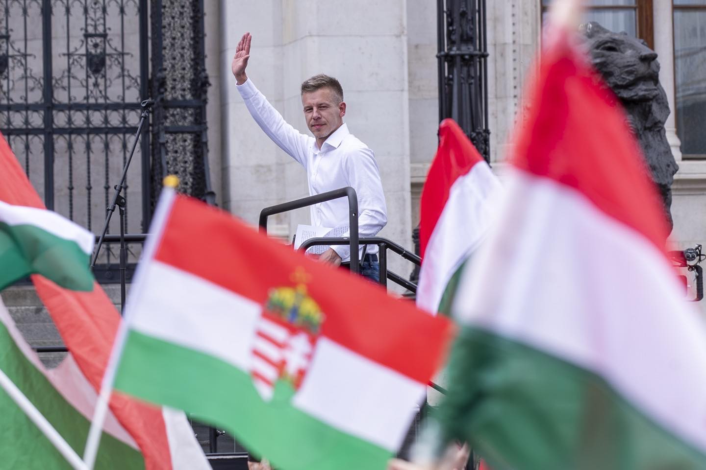 Magyar Péter nyilvános vitára hívta Orbán Viktort és Gyurcsány Ferencet