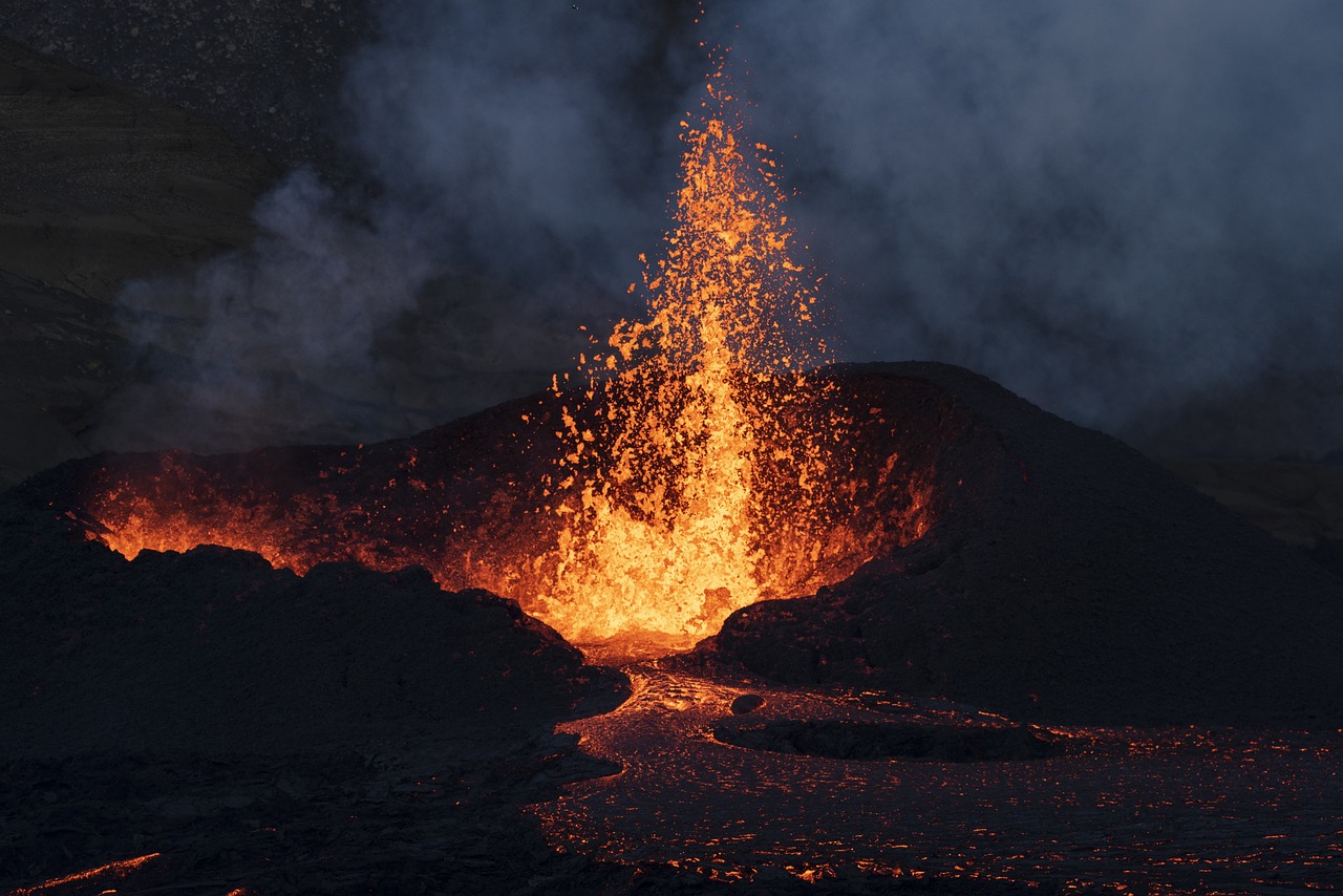 Váratlan vulkánkitörés miatt evakuálták a lakosságot Izlandon
