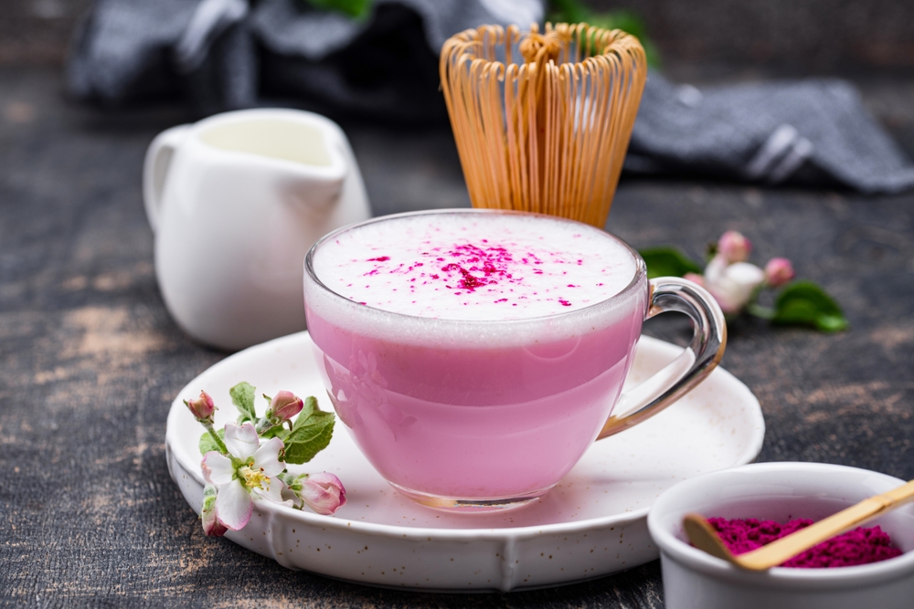 Végre egy egészséges őrület terjed: a pink matcha tea