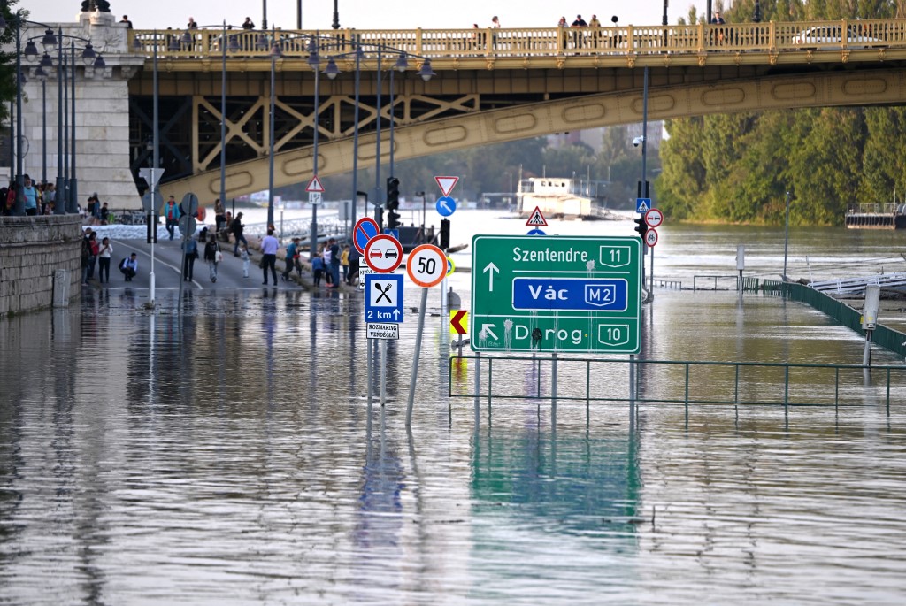 Budapesten lezárások, vidéken áramkimaradás – ezt hozta az árvíz az országnak