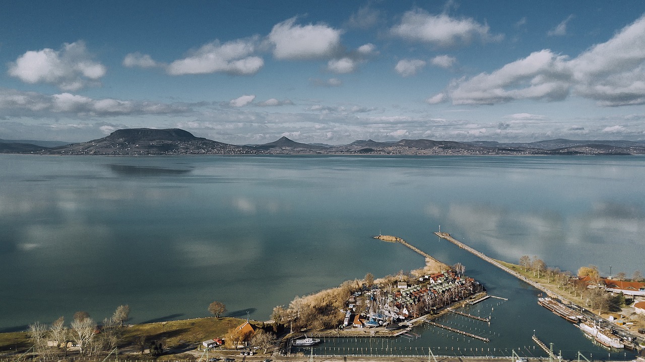 Vízre merészkedne ősszel? Erre érdemes figyelni még a Balaton környékén is