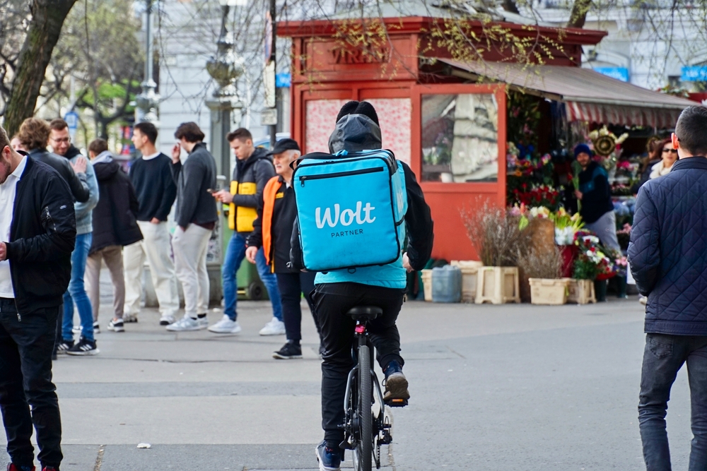 Túl sok a panasz, a Wolt és a Foodora szolgáltatása is ellenőrzést kap