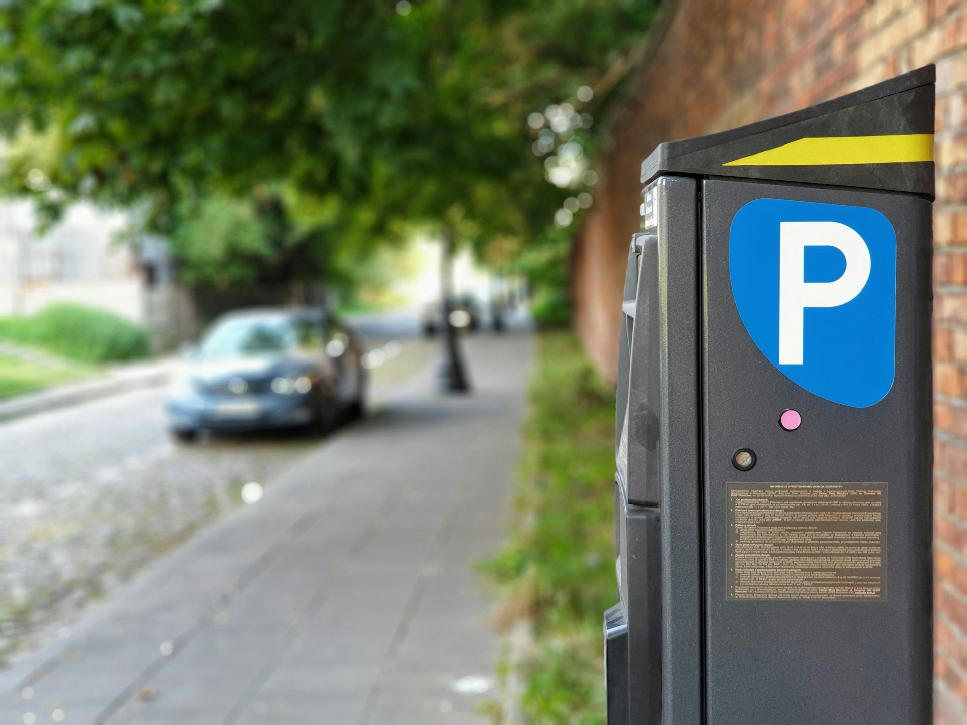 Így szokott parkolni? Csalók áldozata lehet, ha ezt nem veszi észre