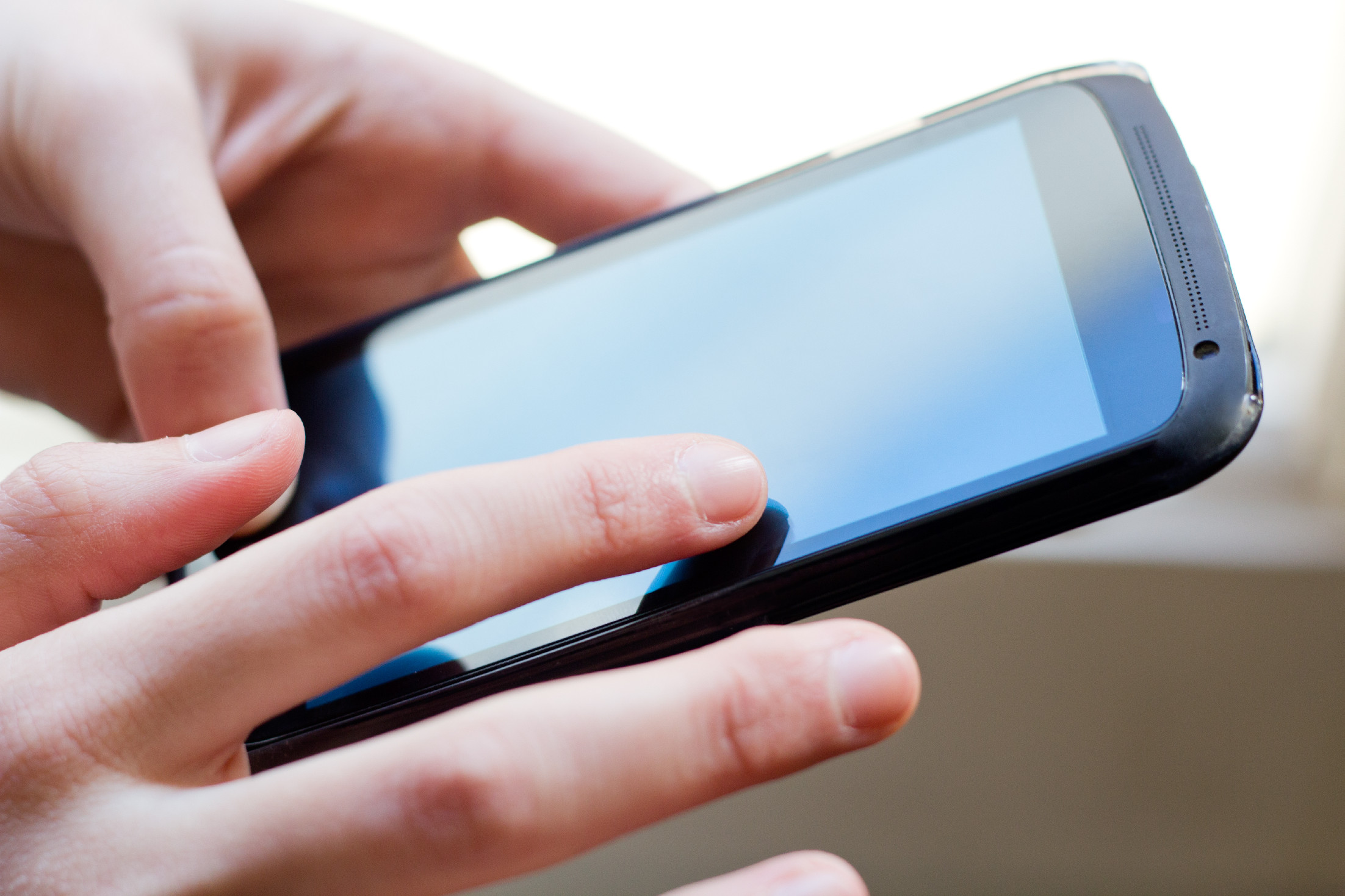 A kormány beköltözne a mobiljába egy új törvényjavaslat szerint