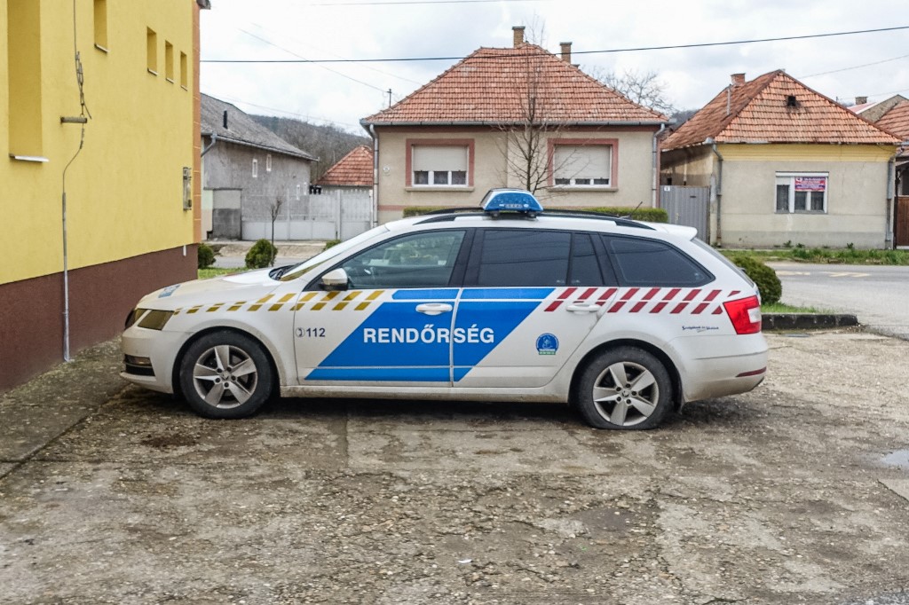 Nem lehet majd felismerni az új rendőrautókat: ilyen járművek kerültek a hatósághoz 