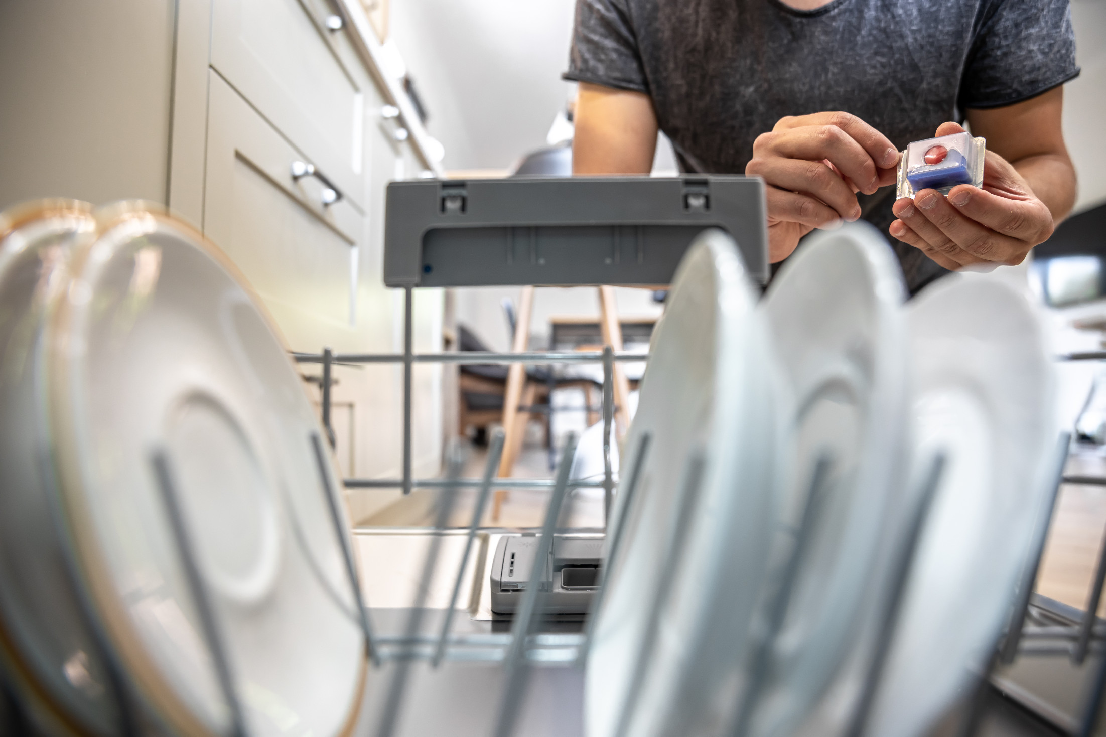 Mosogatógép-tisztító folyadék: az egész lakást kitakaríthatja vele