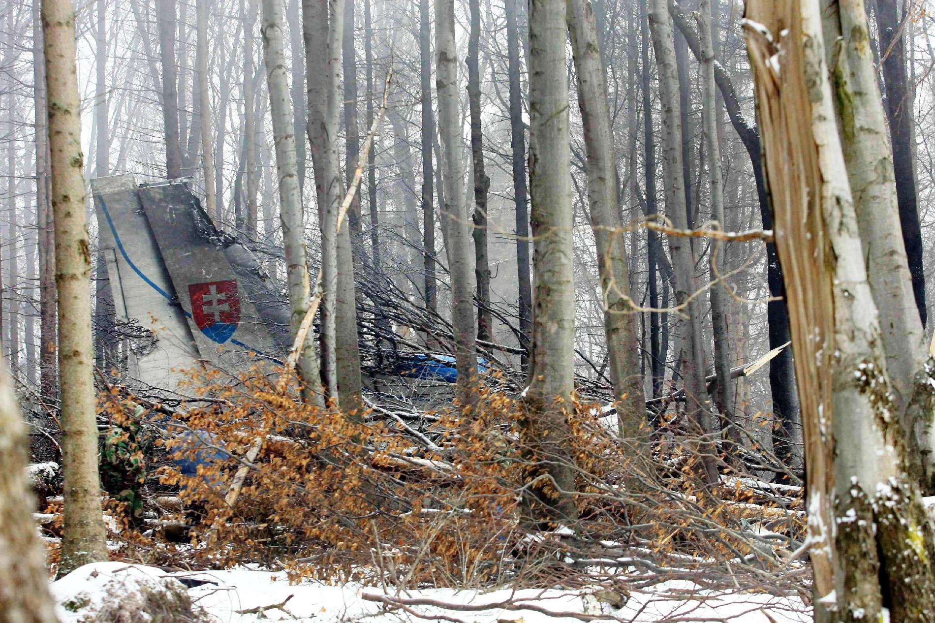 hejcei-legikatasztrofa-szlovak-an-24-es-roncsa-a-zempleni-borso-hegy-tetejen
