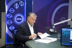 Orbán Viktor a Kossuth Rádió stúdiójában Fotó: MTI/Koszticsák Szilárd
