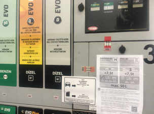 Holoda: a kormány rá fog kényszerülni, hogy januártól kivezesse a benzinárstopot