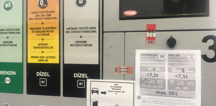 Holoda: a kormány rá fog kényszerülni, hogy januártól kivezesse a benzinárstopot