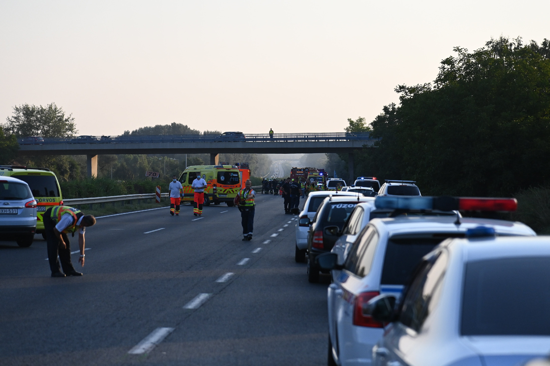 Vasárnap reggeli közlekedés: kigyulladt egy autó az M5-ös autópályán