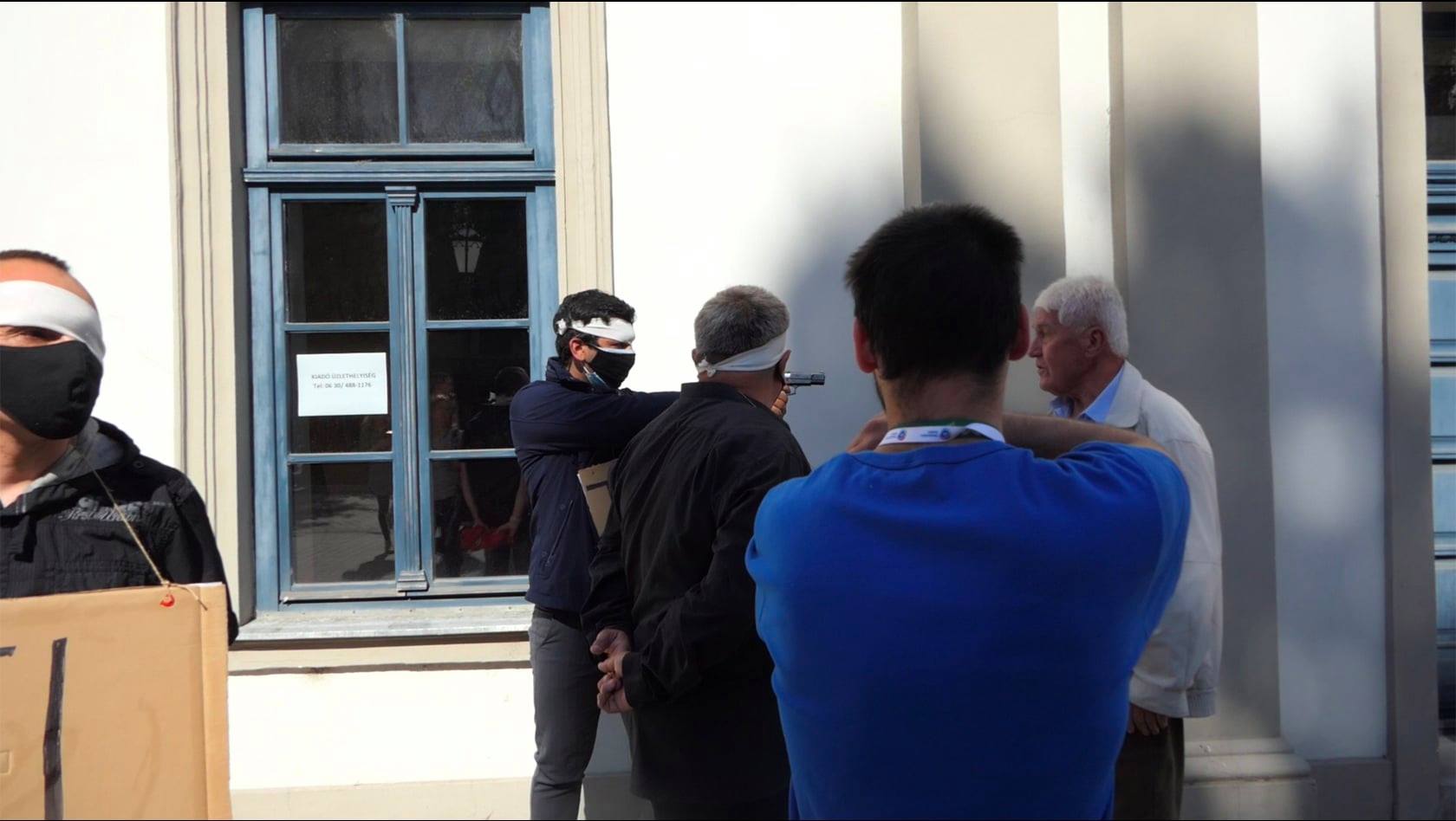 Gyurcsányt is kiakasztotta, hogy fegyvert rántottak a tüntetők a pártja egri rendezvényén