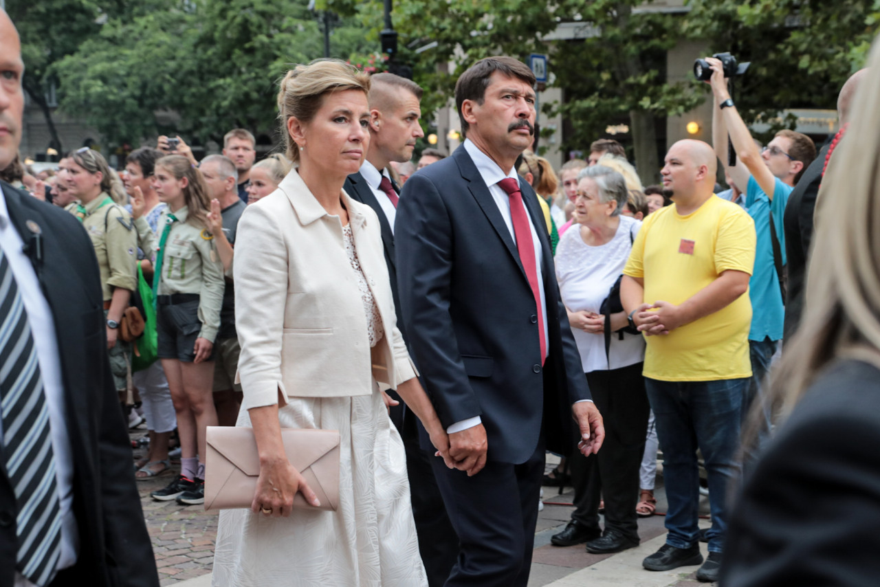 Képek a körmenetről