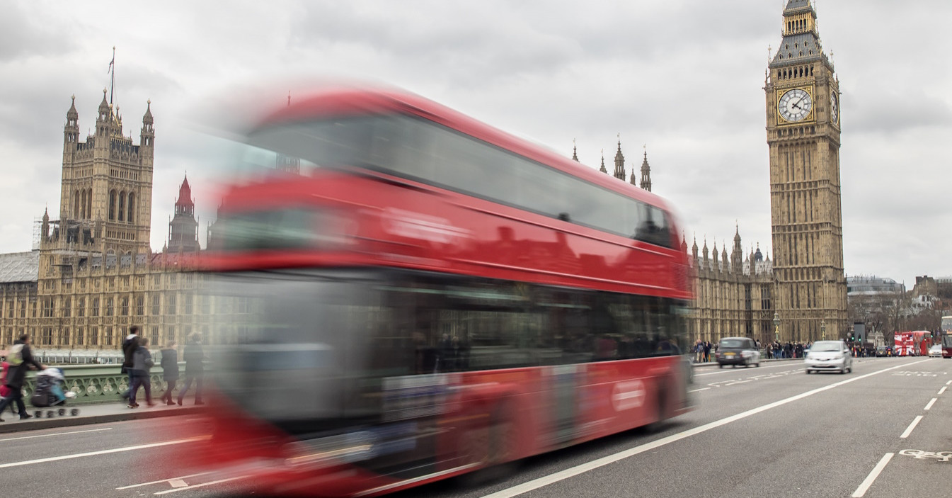 Basic math, but 90% of people get it wrong: Can you guess how many seats are on the bus?