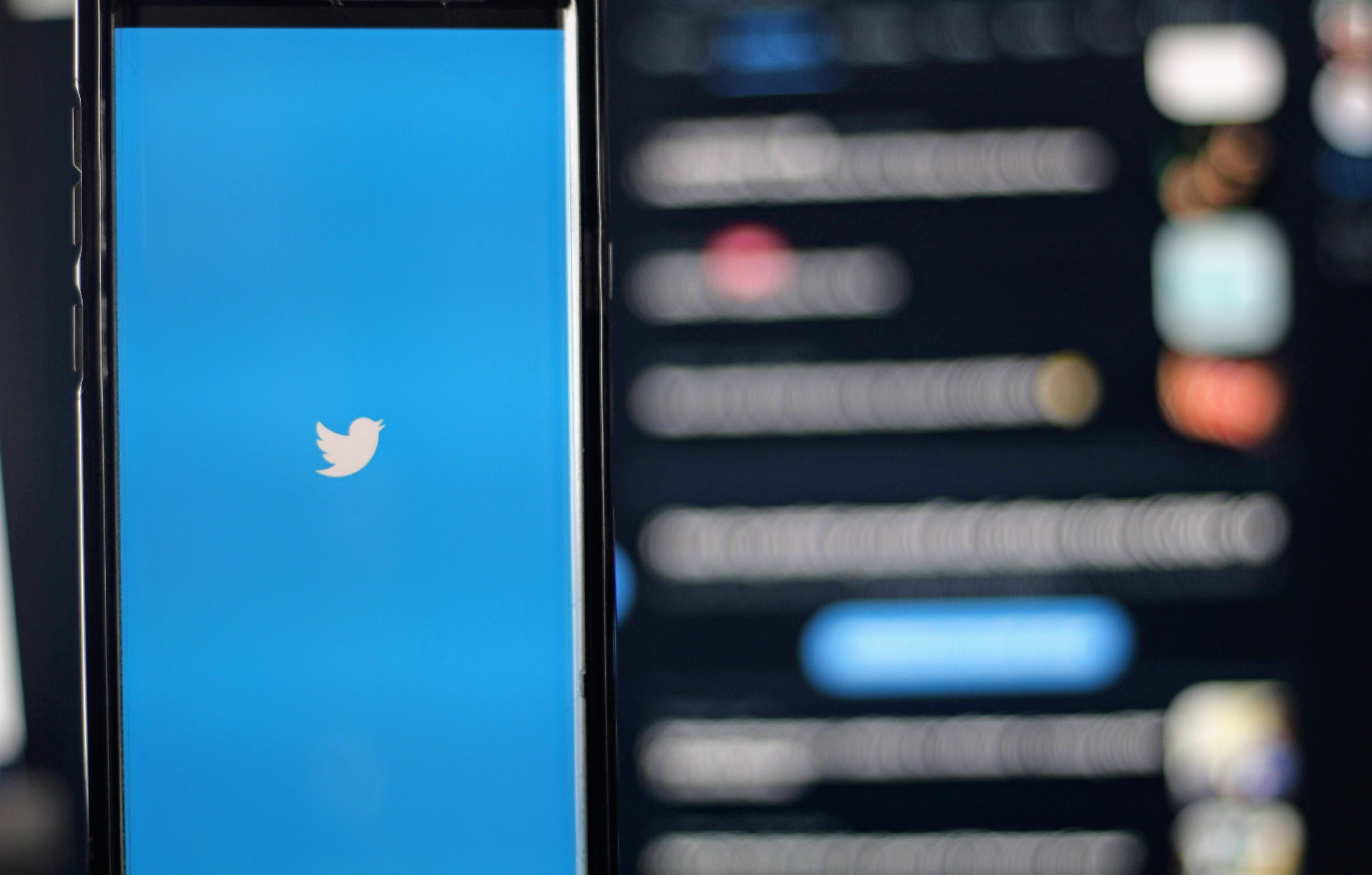 Végleg letiltott egy politikust a Twitter, mert álhíreket terjesztett a koronavírusról