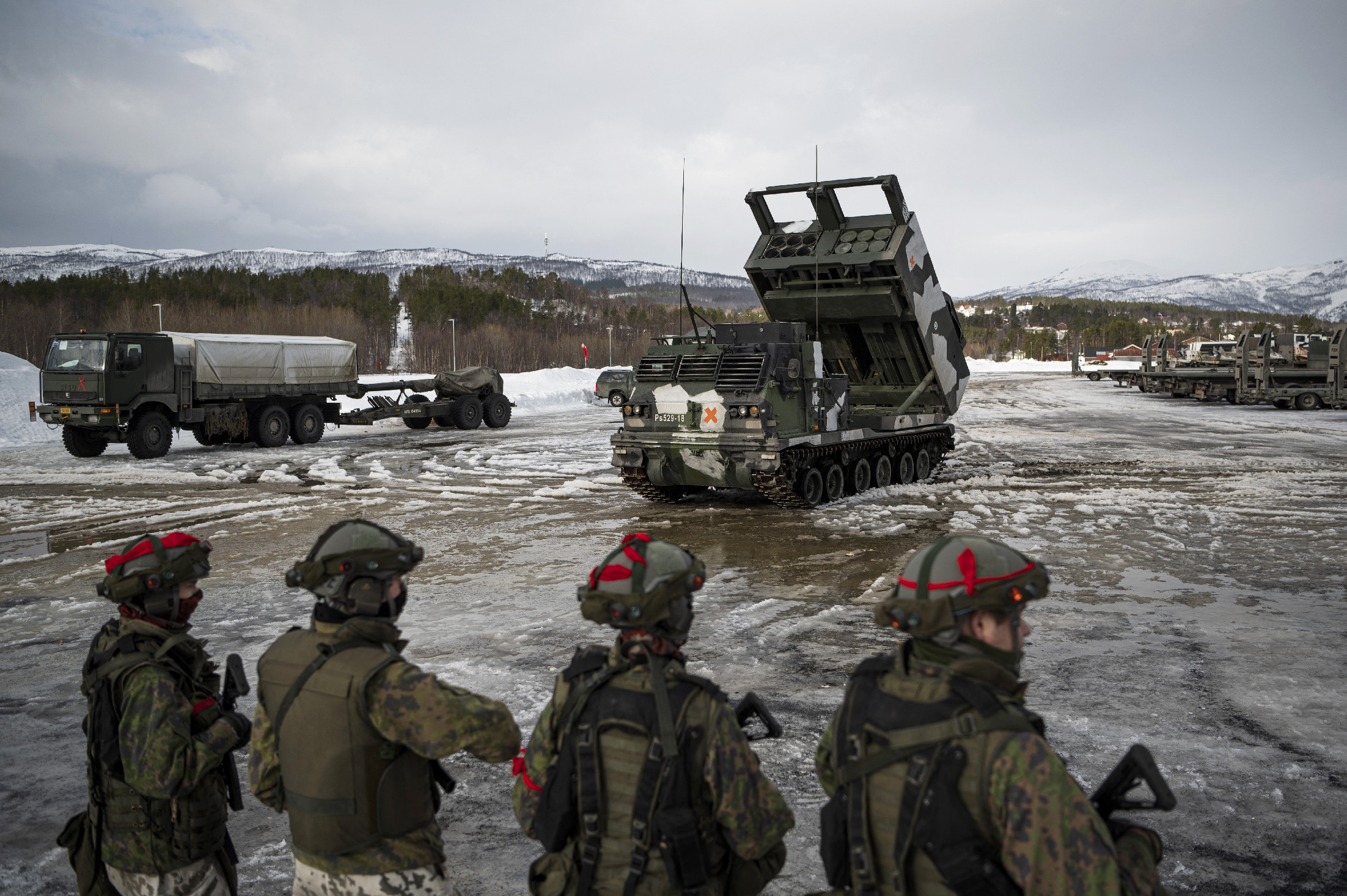 Svédország és Finnország kéz a kézben szeretne belépni a NATO-ba