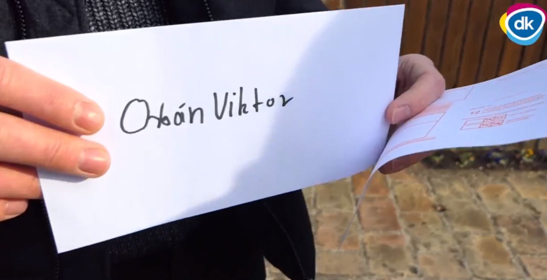 Csekket küldtek vissza Orbán Viktornak tandíjra és lakhatásra