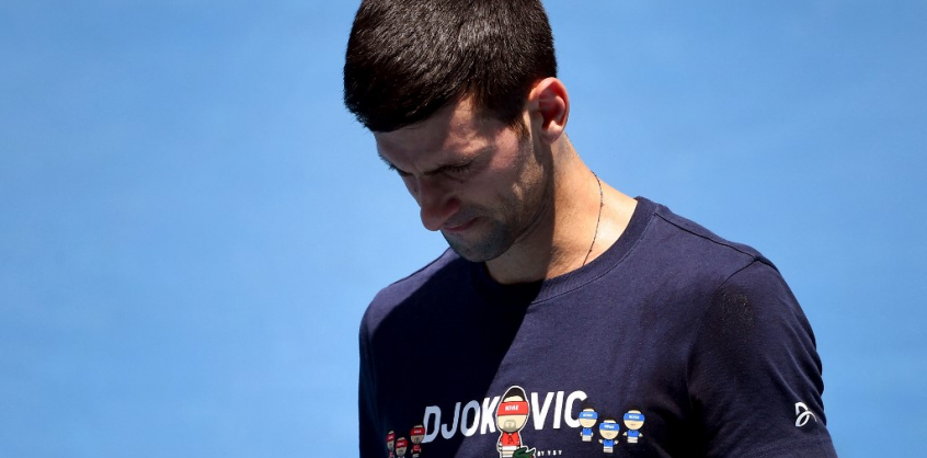 Djokovic nem maradt Dubajban, újra gépre szállt