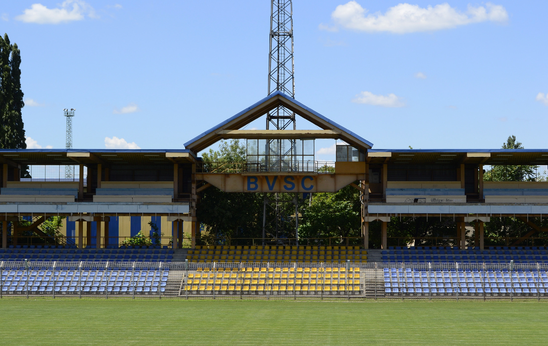 Új focistadiont építenek Mészárosék Zuglóban
