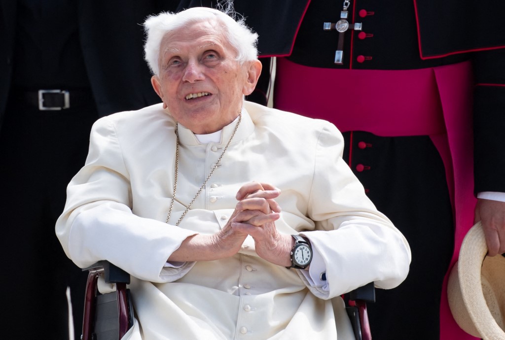 Súlyos hírek érkeztek XVI. Benedek pápáról