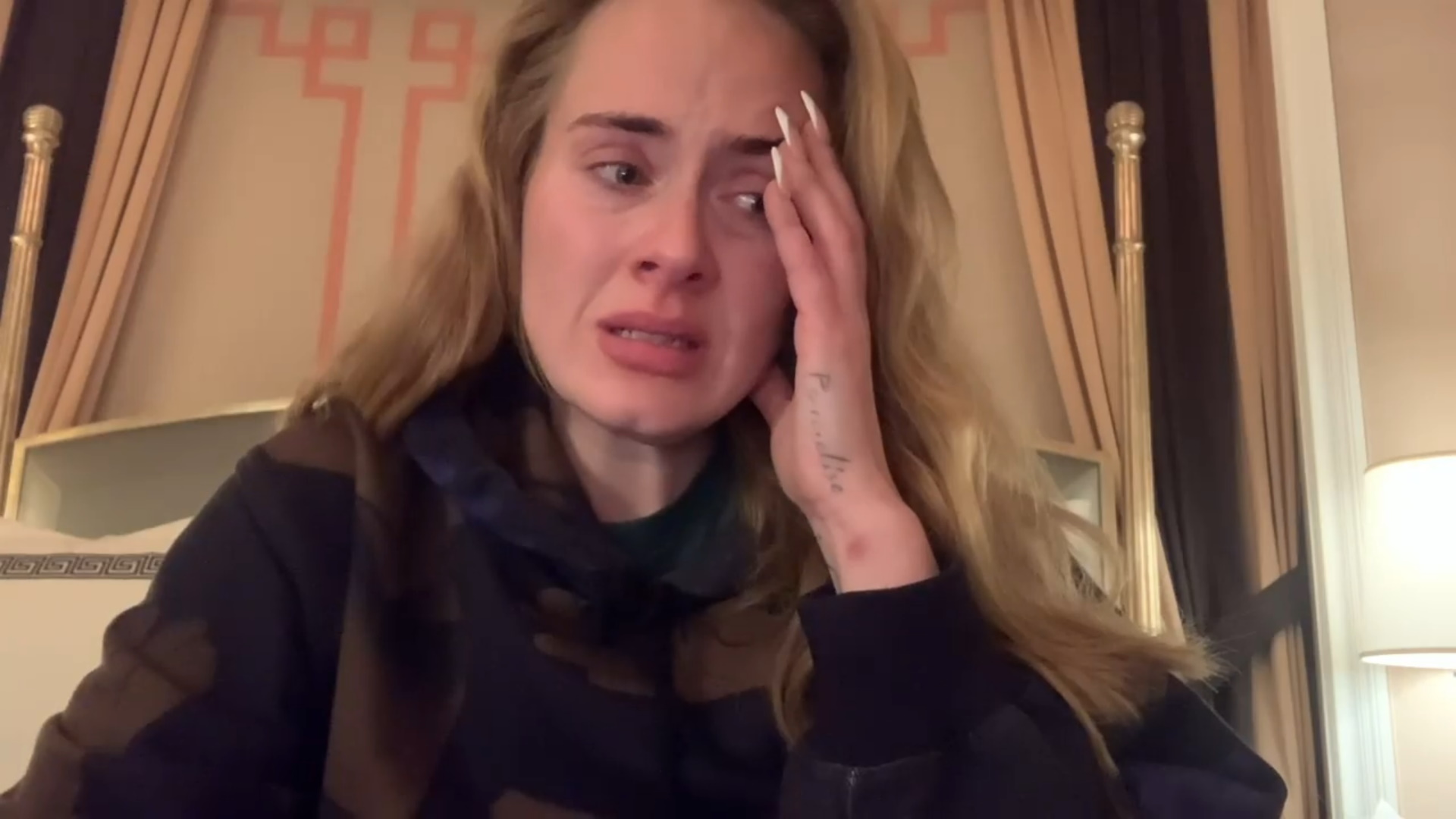 Adele sírva tett szomorú bejelentést az Instagramon