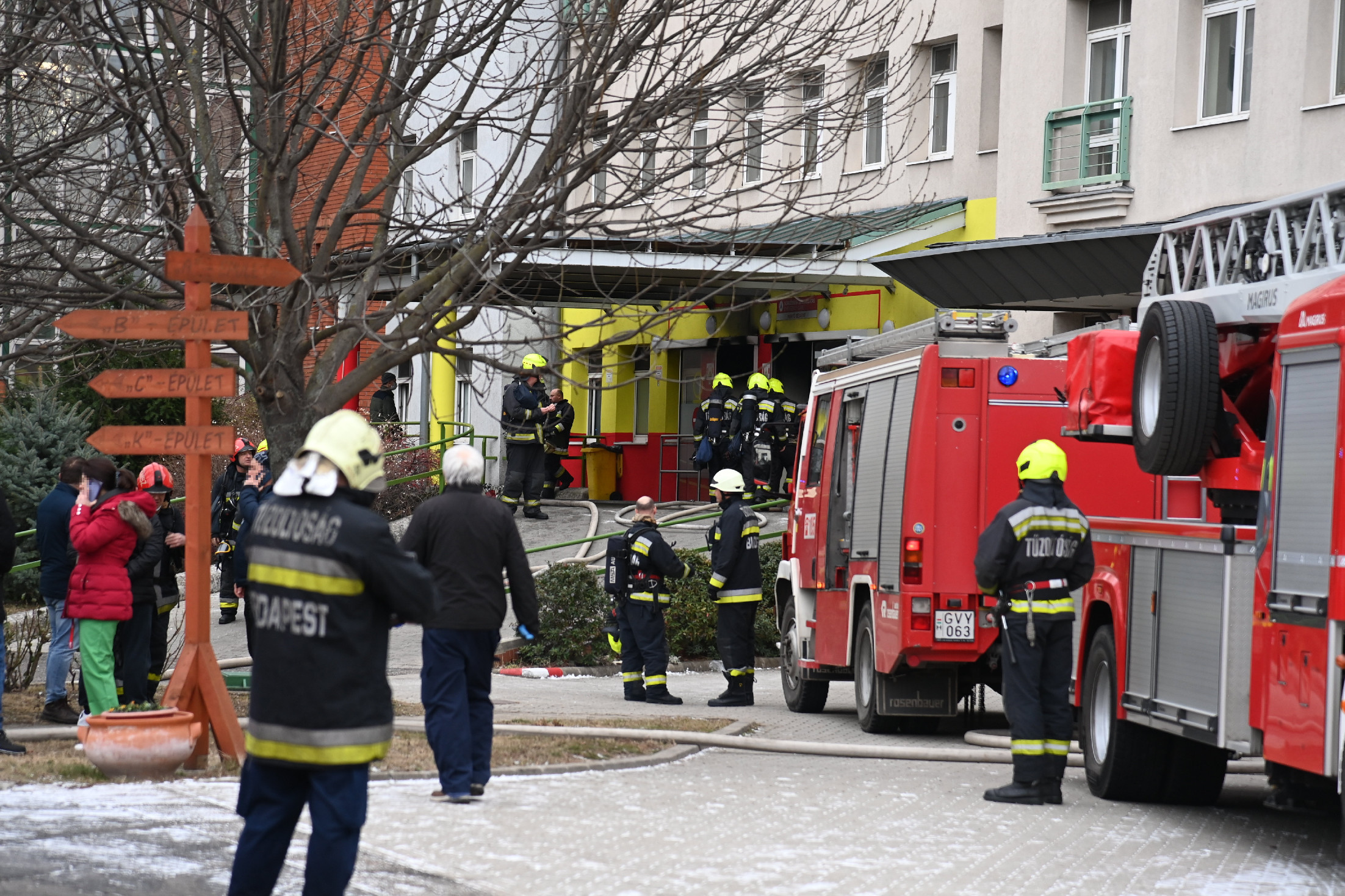 Rendkívüli: tűz pusztít a Szent Imre kórházban – frissítve