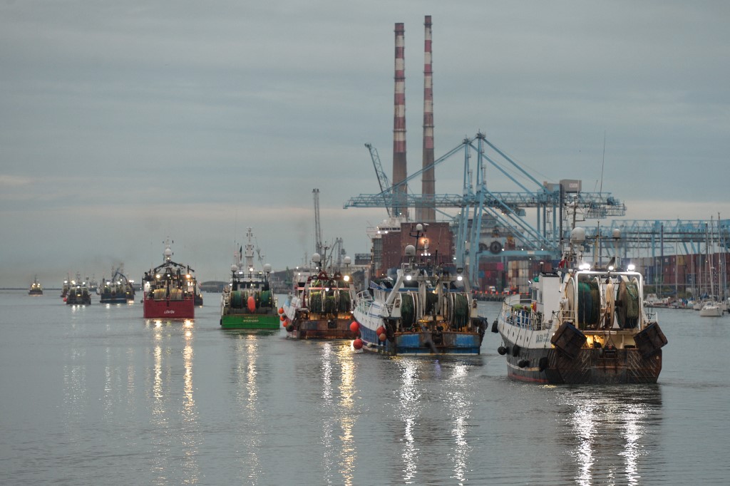 Ír halászok késztették meghátrálásra az orosz hadihajókat