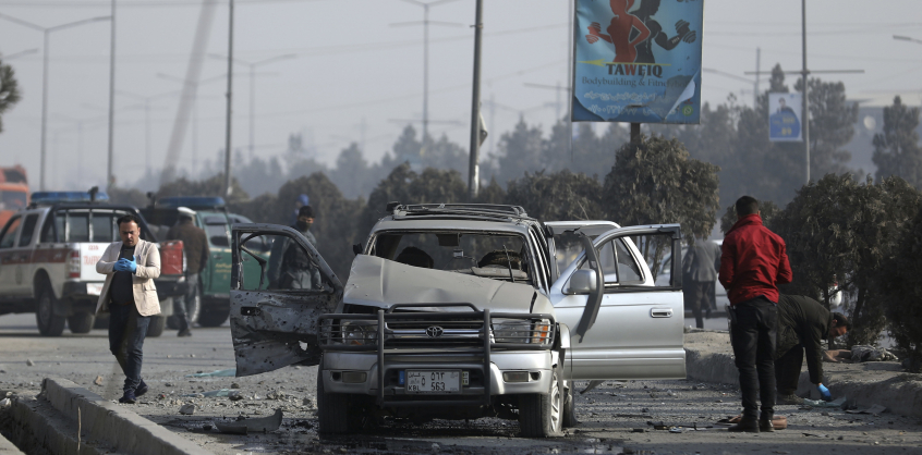 Minibuszba rejtett pokolgép robbant Afganisztánban 