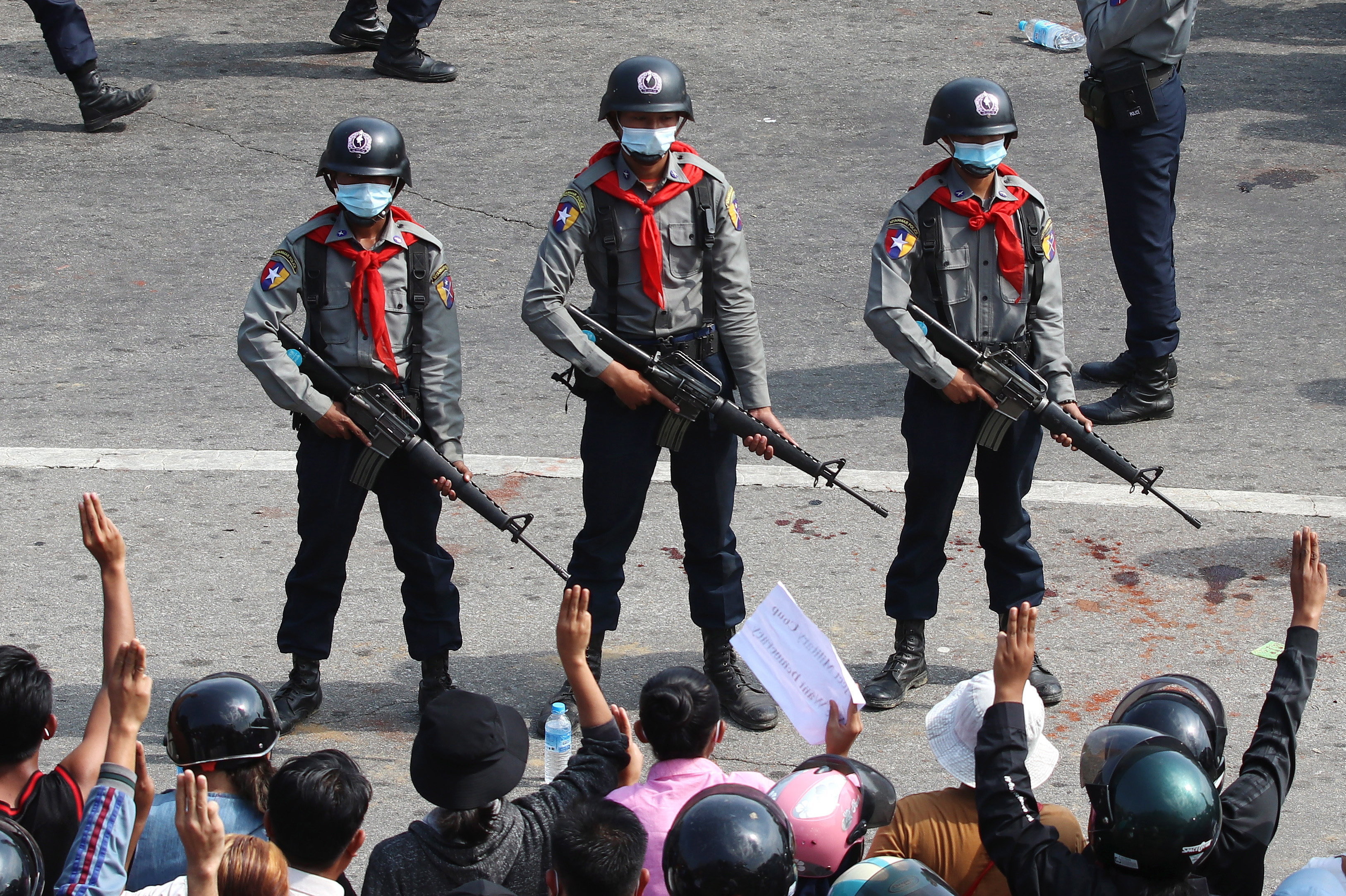 Az ENSZ Biztonsági Tanácsa határozottan elítéli a mianmari tüntetők elleni erőszakot