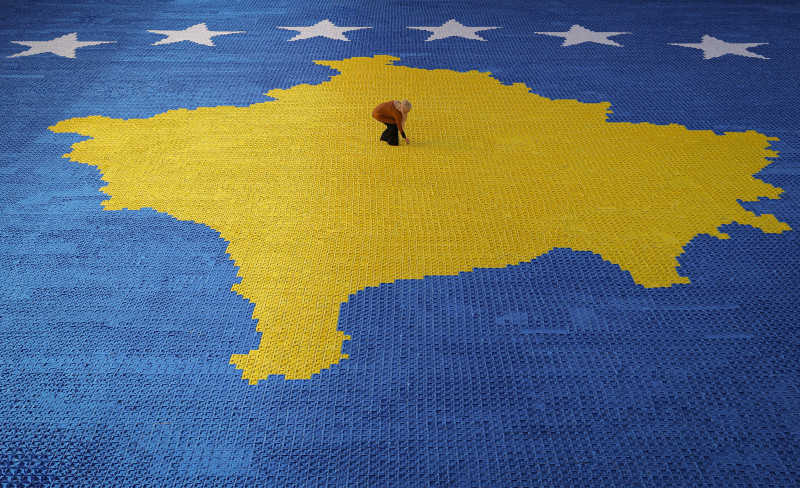 Origami rekordkísérlet Koszovóban