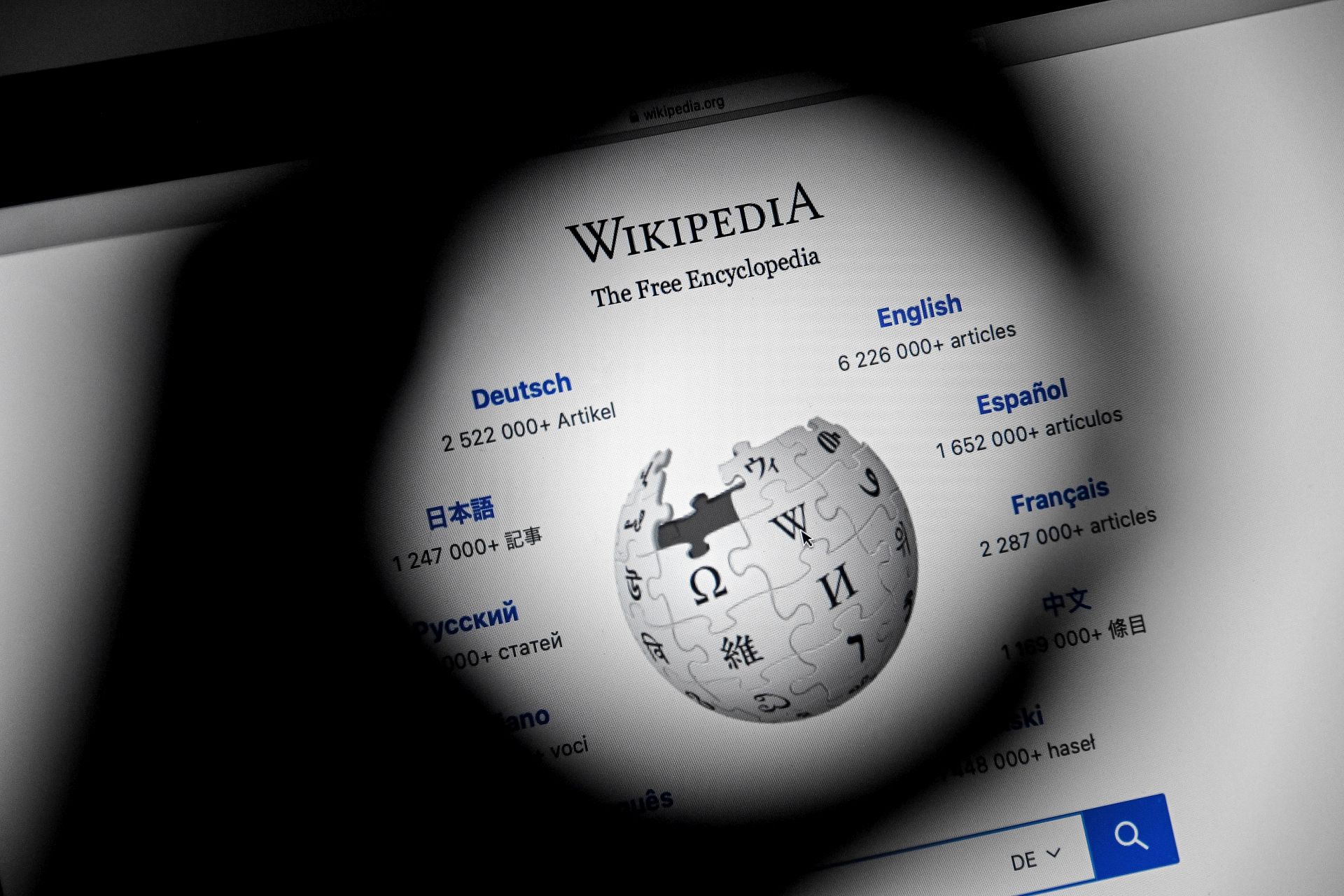 Átszervezik a Wikipédia működését