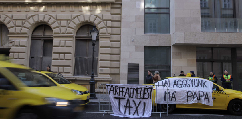 Tarifaemelés után – egyre több taxis akar visszatérni a pályára