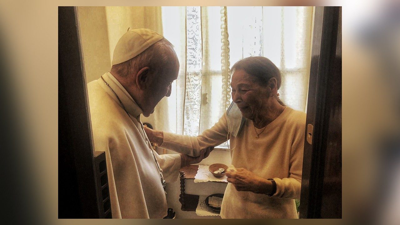 Magyar származású holokauszt-túlélőhöz látogatott Ferenc pápa